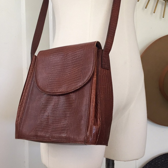 SAKS FIFTH AVENUE - Picture 2 of 6